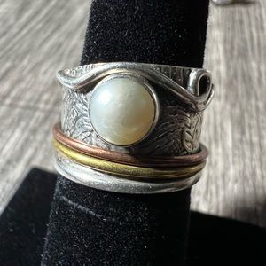 DbM Kensington Spinner Band Ring with beautidul pearl